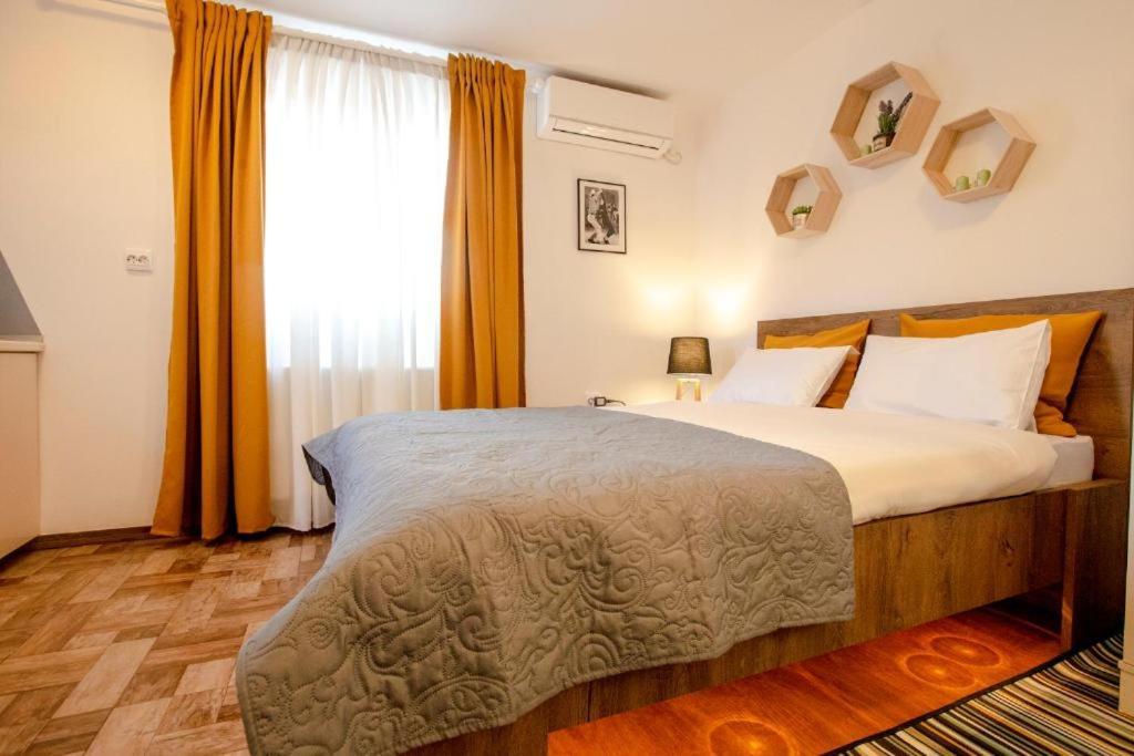 Color Apartments Old Town Center Bucarest Extérieur photo